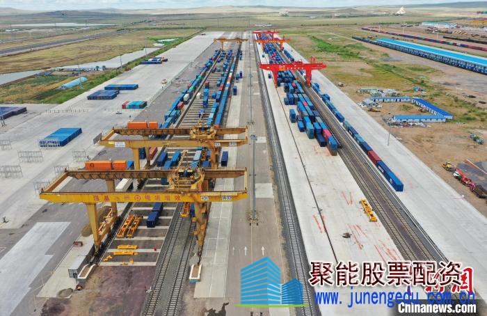 满洲里站货场 任庆 摄 满洲里站货场 任庆 摄